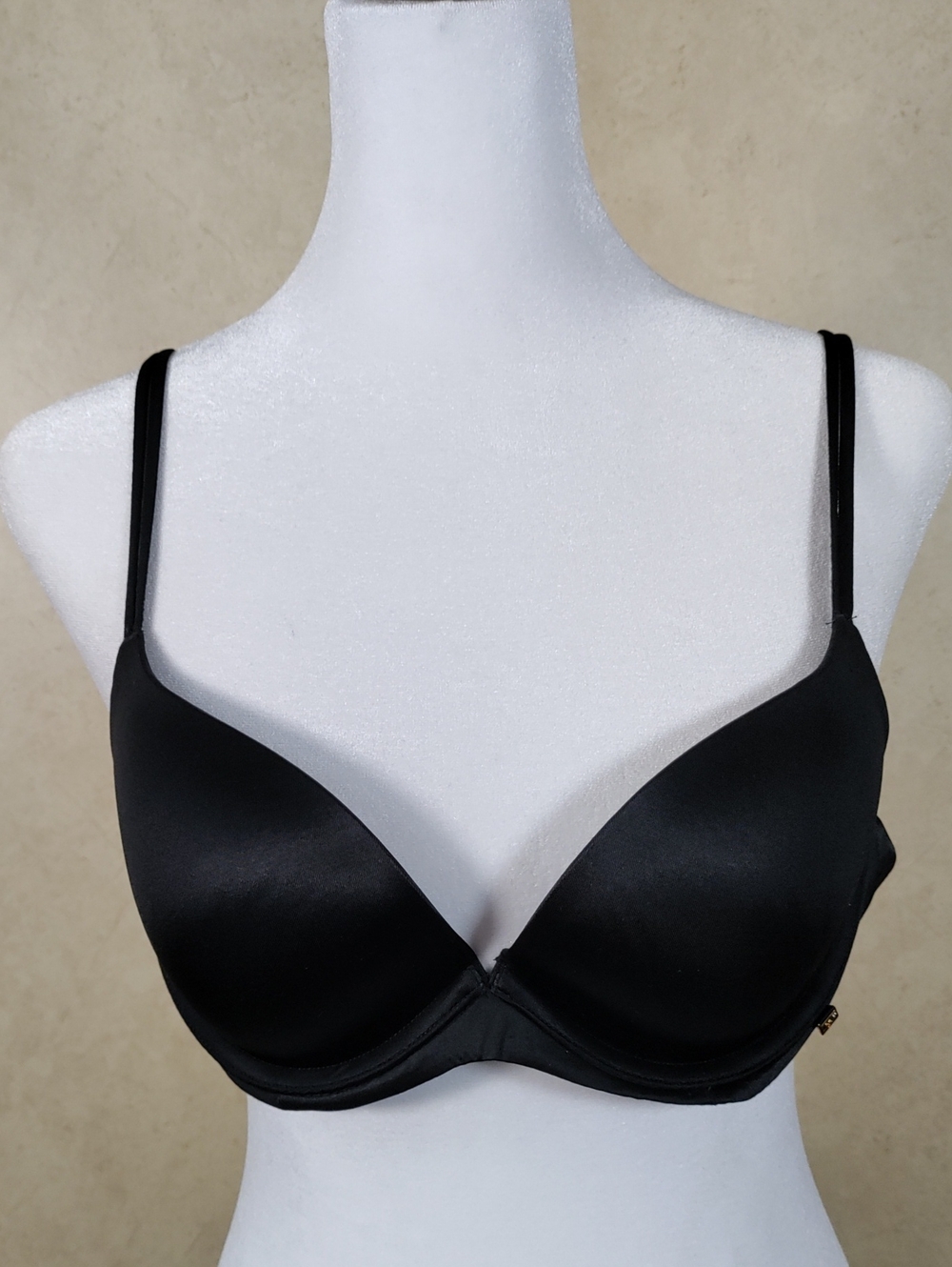 H191 Victoria's Secret Black Lightly Lined Underwire Bra 36B